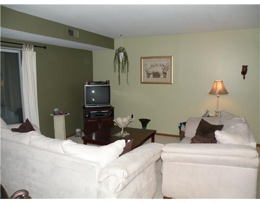 551 Sloop Road, Unit 68 Pittsburgh, PA 15237 - Photo 3 of 18 Living Room.