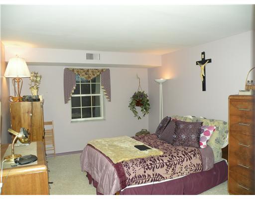 551 Sloop Road, Unit 68 Pittsburgh, PA 15237 - Photo 9 of 18 Bedroom.