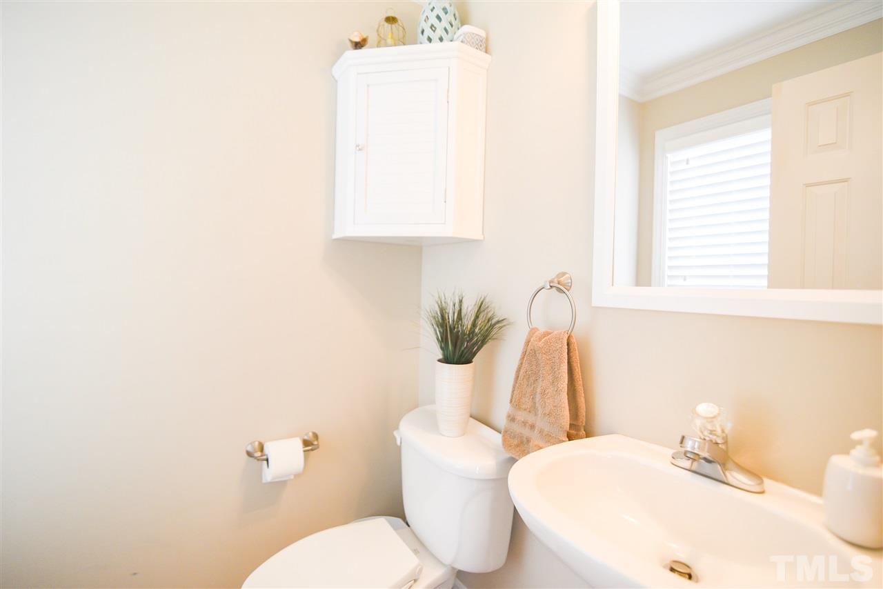 9200 Dawnshire Road Raleigh, NC 27615 - Photo 17 of 30 a bathroom with a sink and a toilet