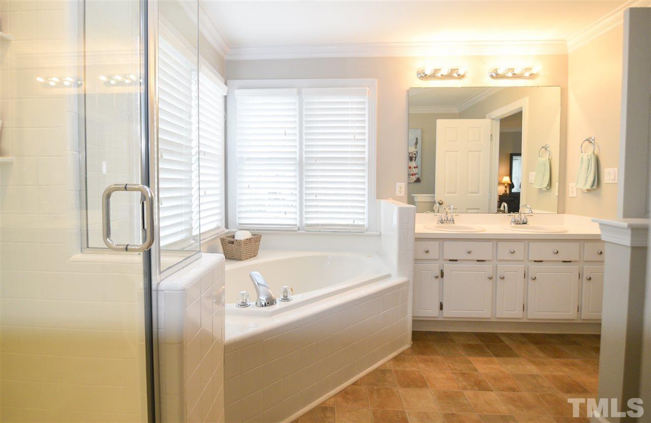 9200 Dawnshire Road Raleigh, NC 27615 - Photo 20 of 30 a bathroom with a tub sink and mirror