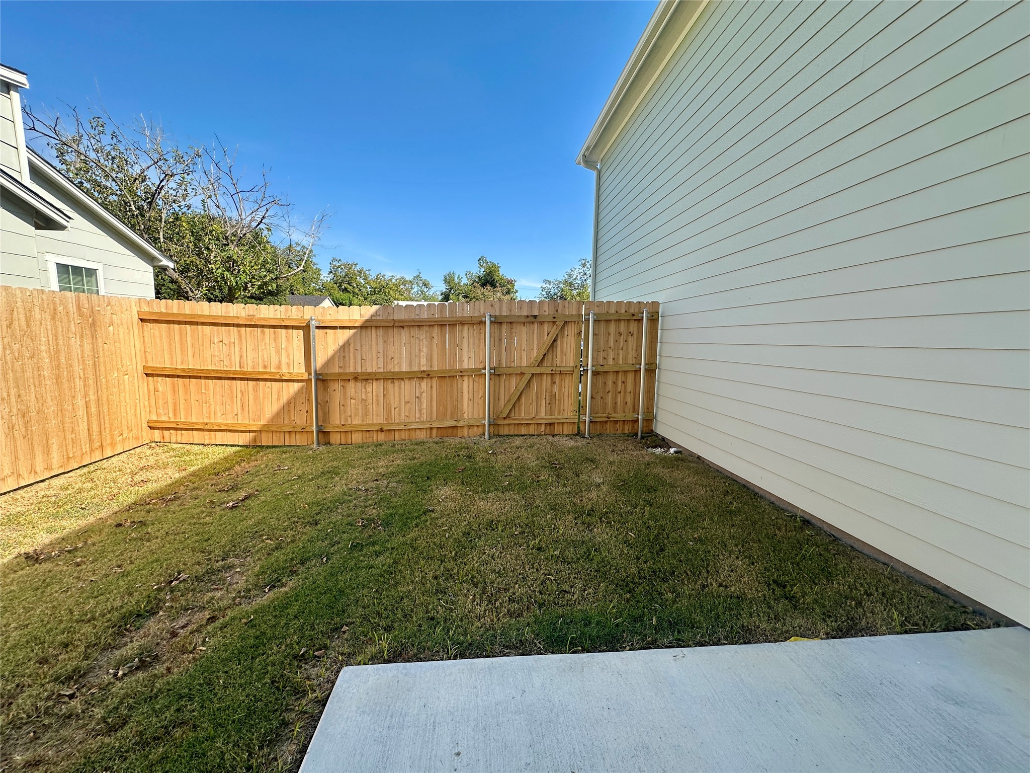 1118 South 51st Street, Unit B Temple, TX 76504 - Photo 24 of 25 a view of backyard and tub