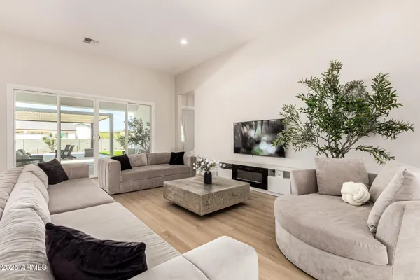 $1,365,000 | 37227 North 11th Avenue, Phoenix, AZ 85086