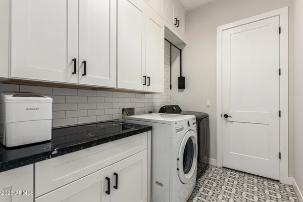 $1,365,000 | 37227 North 11th Avenue, Phoenix, AZ 85086