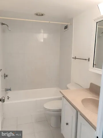 $1,900 | 5225 Pooks Hill Road, Unit 1021N, Bethesda, MD 20814