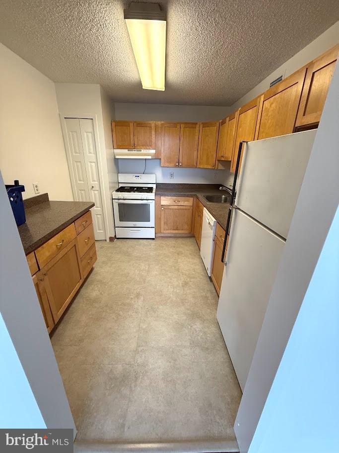 5225 Pooks Hill Road, Unit 1021N Bethesda, MD 20814 - Photo 8 of 17 New vinyl flooring