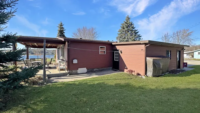 $299,000 | 9372 Lakeview Drive, Cadillac, MI 49601