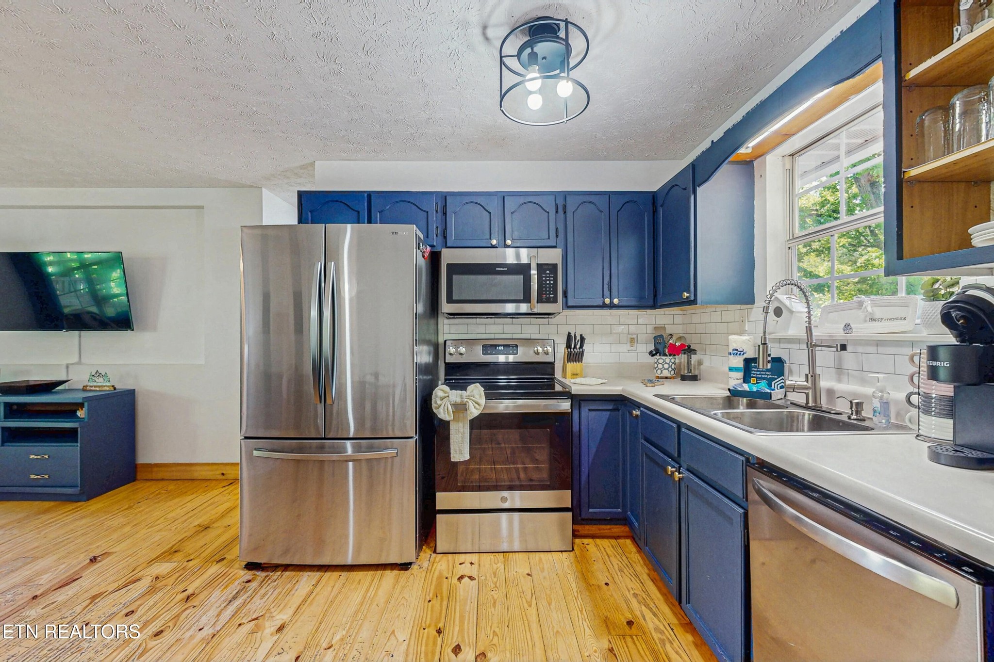 1949 Shady Grove Road Sevierville, TN 37876 - Photo 5 of 19 Gallery Image 5