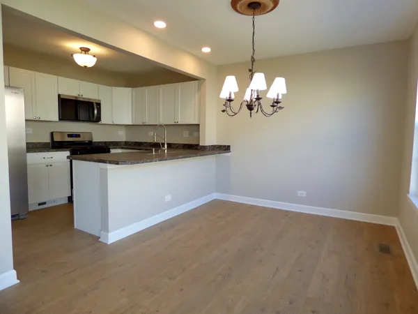 $325,000 | 682 Silk Oak Lane, Crystal Lake, IL 60014