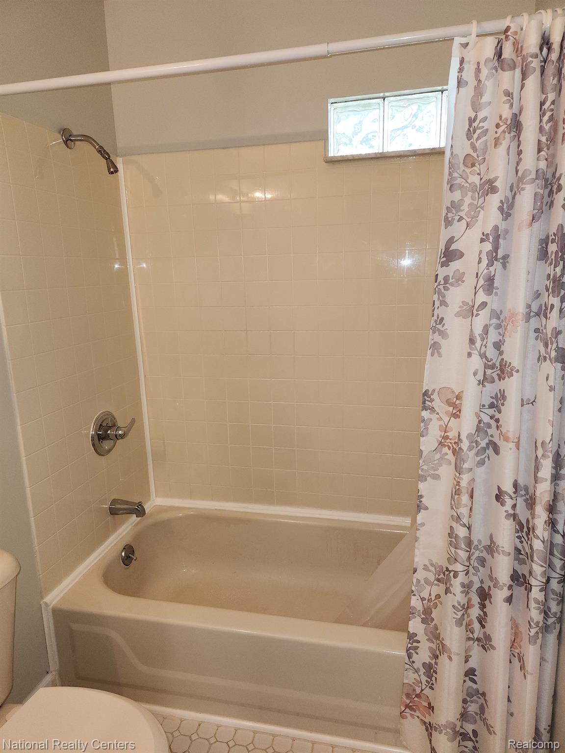 4485 Columbus Street Wayne, MI 48184 - Photo 8 of 21 Bathroom