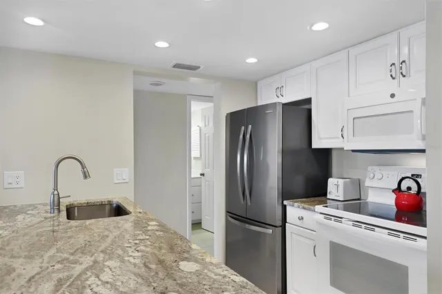 $575,000 | 1900 Cove II Place, Unit 127, Sarasota, FL 34242