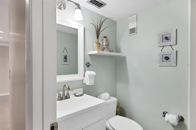 $575,000 | 1900 Cove II Place, Unit 127, Sarasota, FL 34242