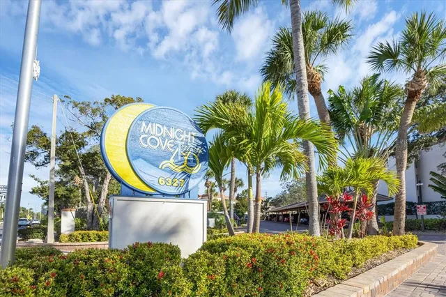 $575,000 | 1900 Cove II Place, Unit 127, Sarasota, FL 34242