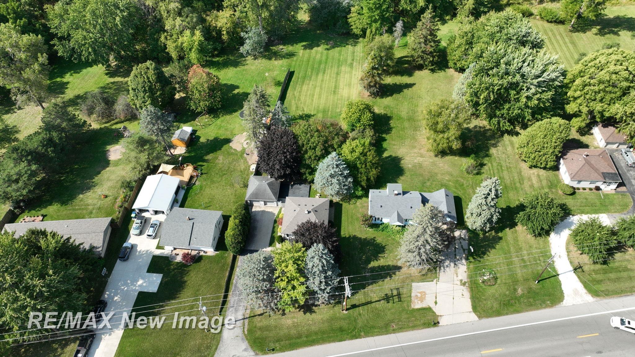 1439 Midland Road Saginaw, MI 48638 - Photo 39 of 45 50189211-eb39221b-df60-48d3-a7e7-6af4be64929b.JPG