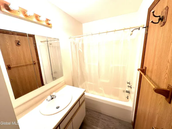 $1,650 | 23 Warsaw Avenue, Unit 22, Mechanicville, NY 12118