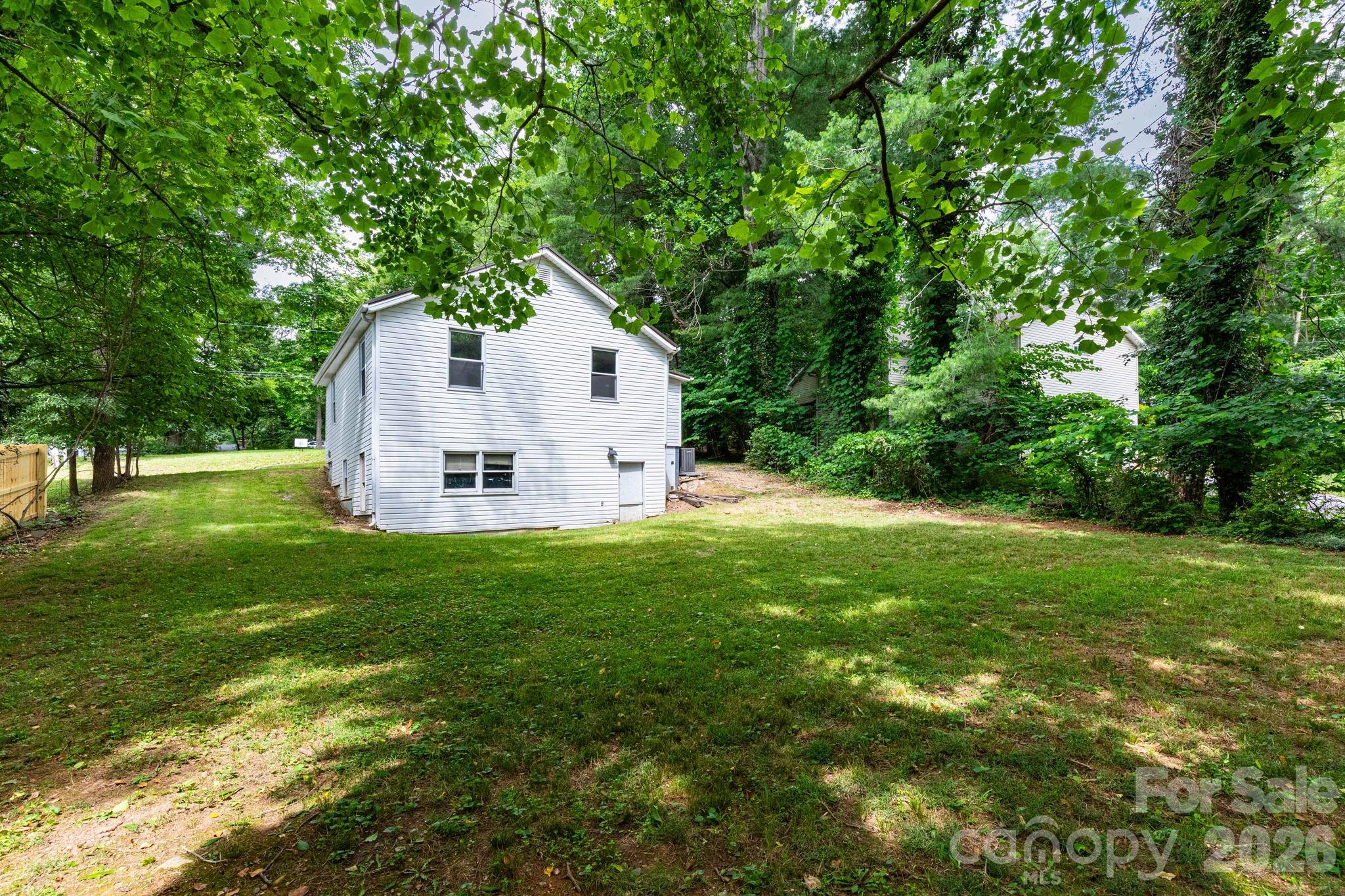 129 Shelburne Road Asheville, NC 28806 - Photo 4 of 26