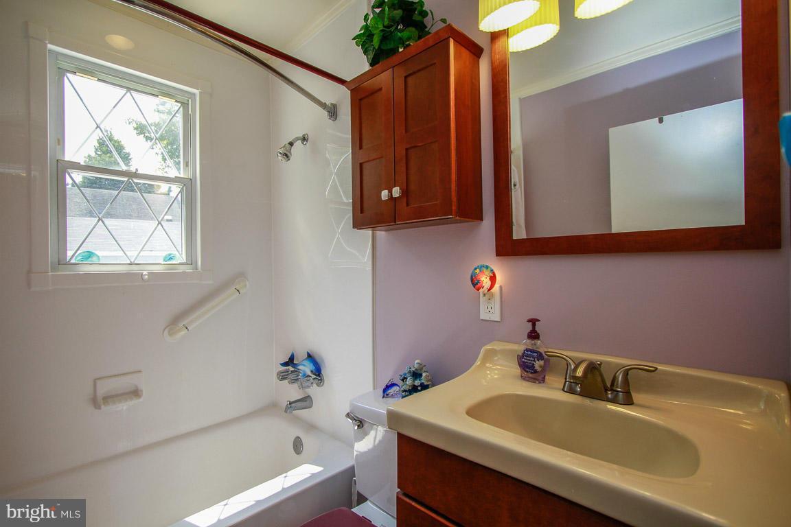 601 Seena Road Baltimore, MD 21221 - Photo 21 of 24 Bath