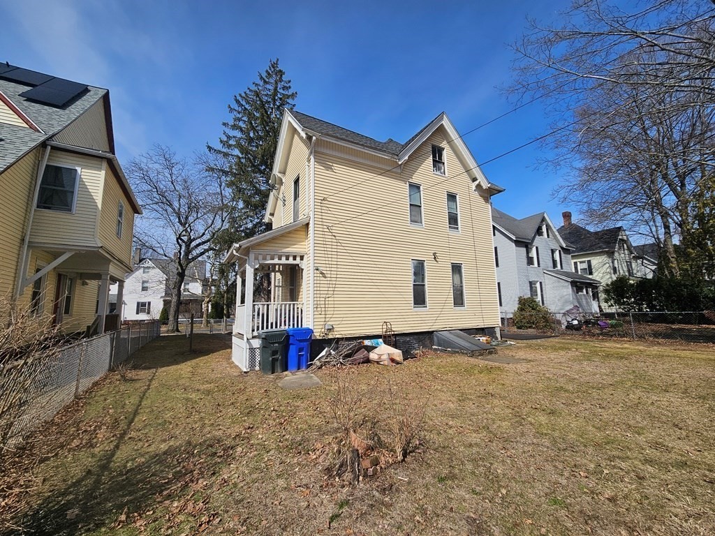 29 Yale Street Springfield, MA 01109 - Photo 3 of 22