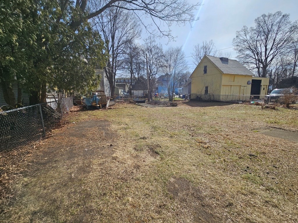 29 Yale Street Springfield, MA 01109 - Photo 4 of 22