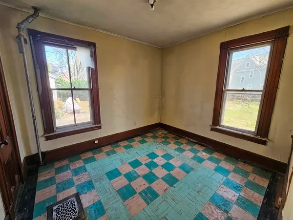 $289,900 | 29 Yale Street, Springfield, MA 01109