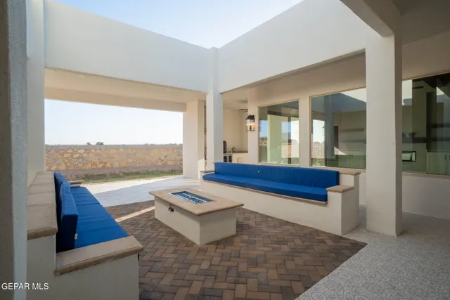 en empty room with windows and ceiling fan