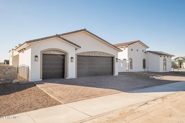 a view of entryway with a front door