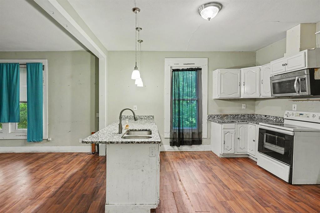 714 Ritchey Street Gainesville, TX 76240 - Photo 10 of 30