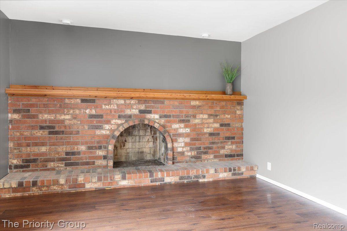11679 Milford Road Holly, MI 48442 - Photo 11 of 34 Such a cozy space