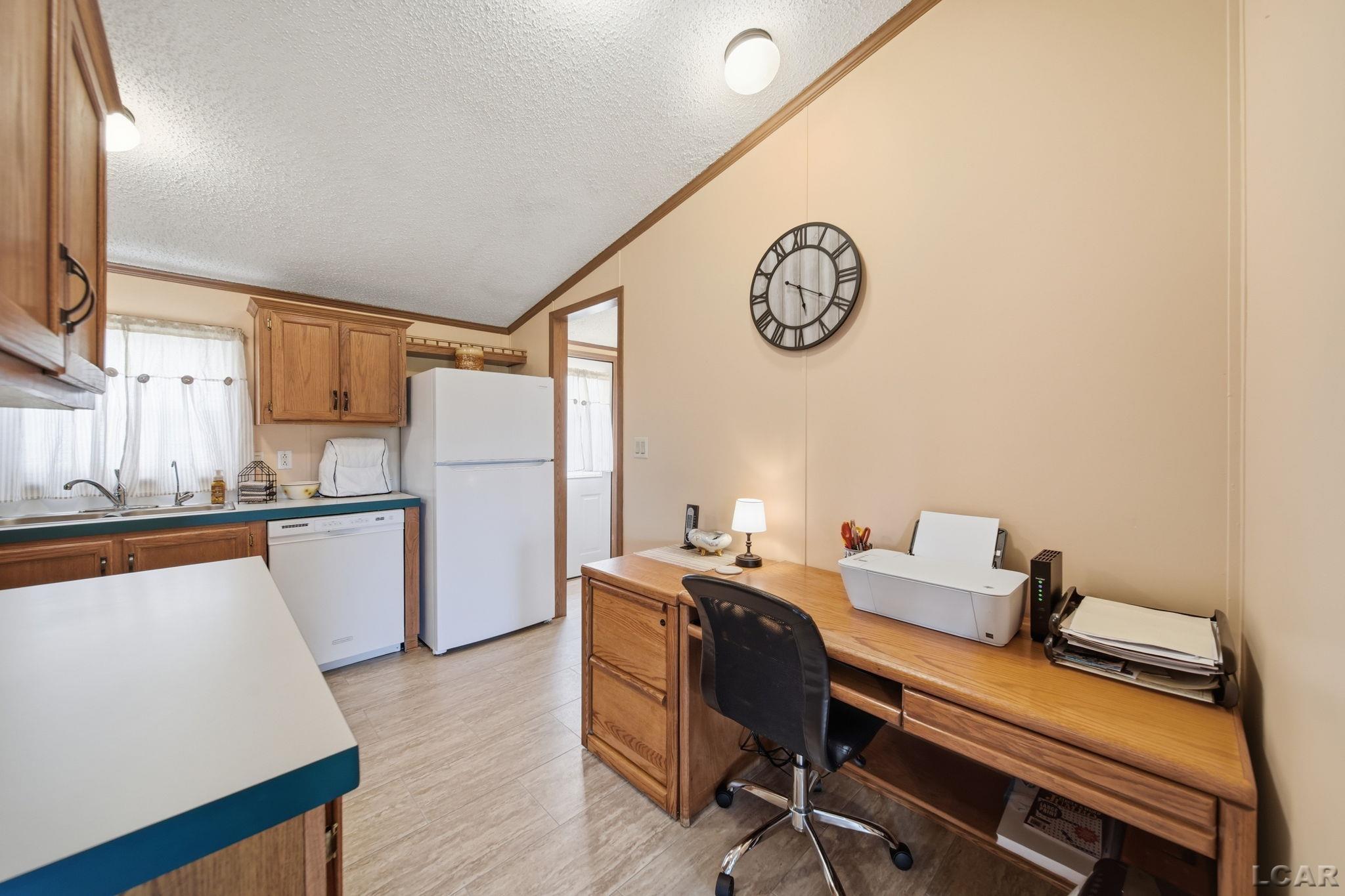1052 Meanwell Road Dundee, MI 48131 - Photo 13 of 71 50215571-36bf9404-b59b-41c2-aeb8-bc42178e302c.JPG