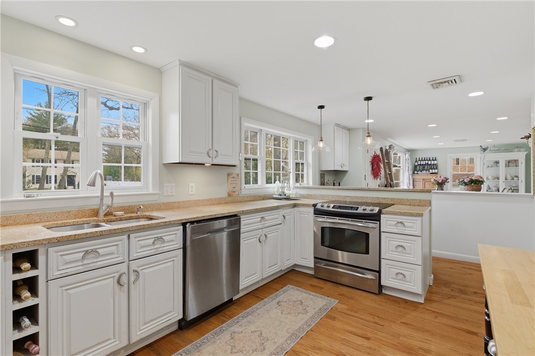 315 Angell Road Lincoln, RI 02865 - Photo 9 of 31 Gallery Image 9