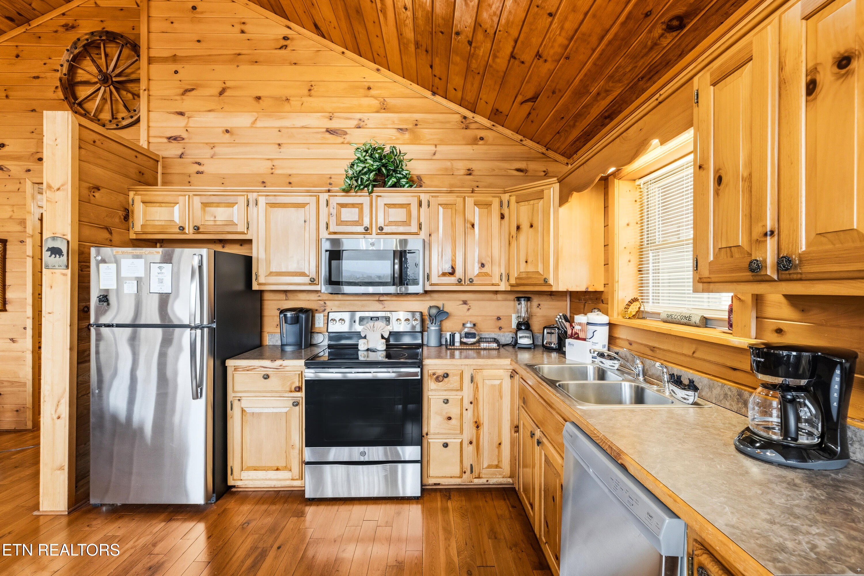 2458 Majestic View Way Sevierville, TN 37862 - Photo 11 of 46 Positive Perceptions-9