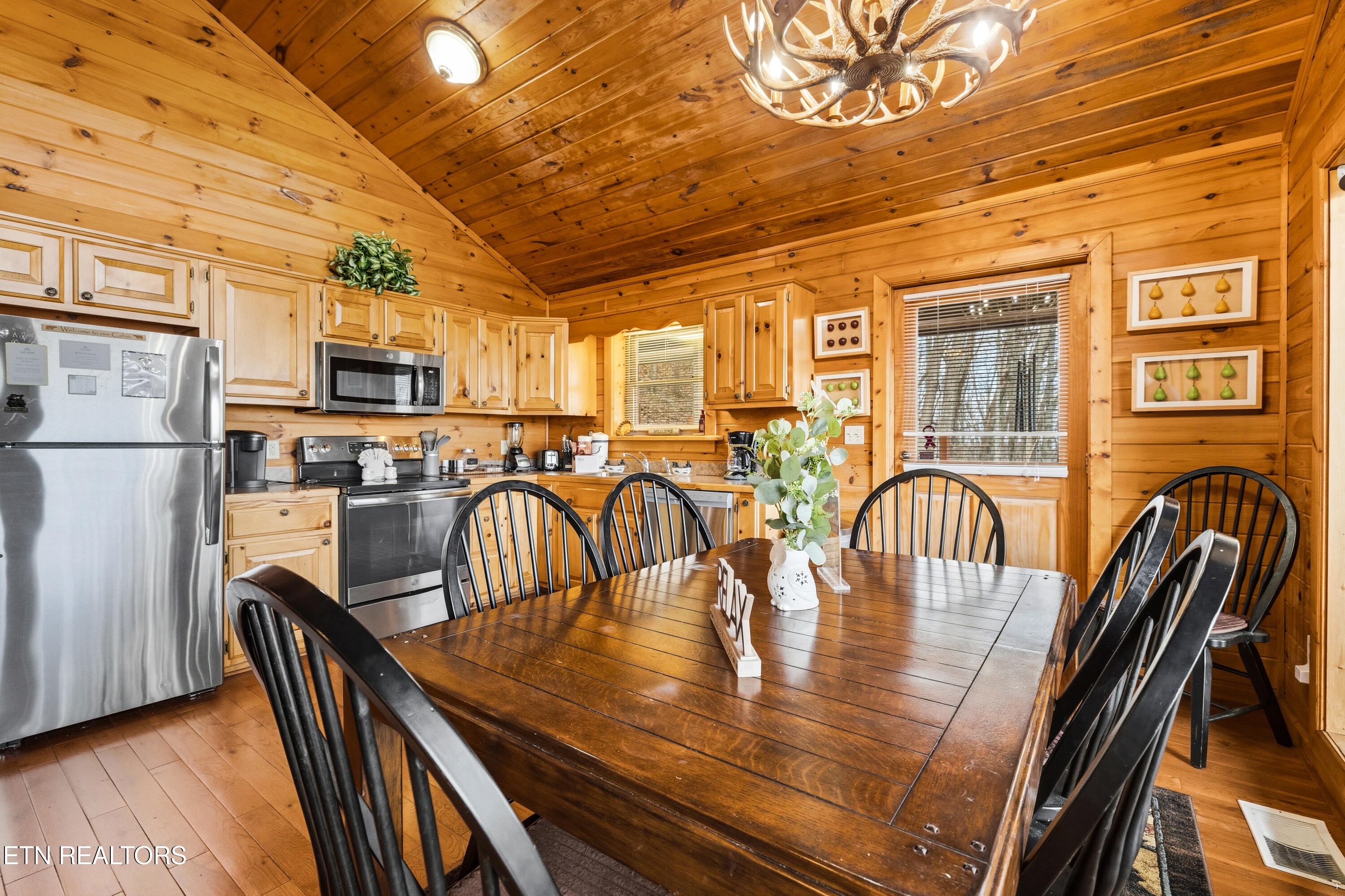 2458 Majestic View Way Sevierville, TN 37862 - Photo 8 of 46 Positive Perceptions-6