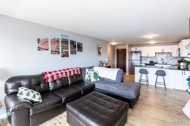 $159,000 | 950 East Rue De La Banque, Unit 317, St. Louis, MO 63141