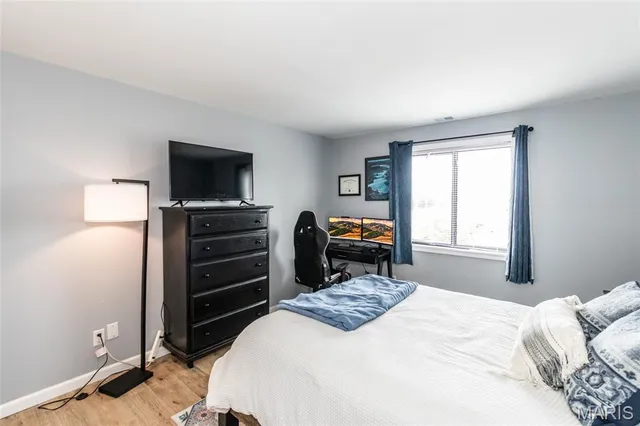 $157,500 | 950 East Rue De La Banque, Unit 317, St. Louis, MO 63141