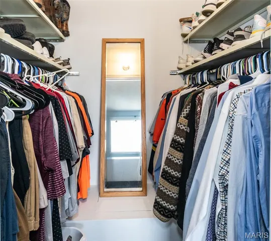 $159,000 | 950 East Rue De La Banque, Unit 317, St. Louis, MO 63141