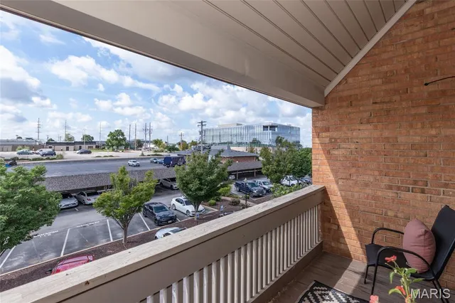 $159,000 | 950 East Rue De La Banque, Unit 317, St. Louis, MO 63141