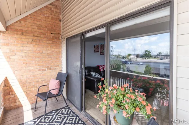 $159,000 | 950 East Rue De La Banque, Unit 317, St. Louis, MO 63141