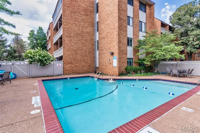 $159,000 | 950 East Rue De La Banque, Unit 317, St. Louis, MO 63141