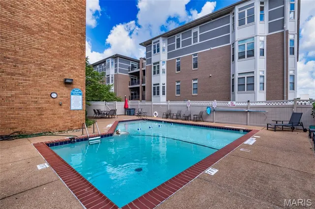 $159,000 | 950 East Rue De La Banque, Unit 317, St. Louis, MO 63141