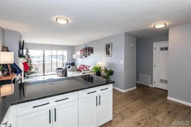 $157,500 | 950 East Rue De La Banque, Unit 317, St. Louis, MO 63141