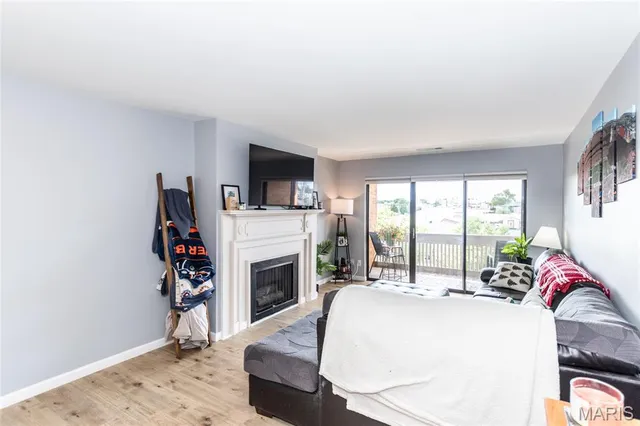 $159,000 | 950 East Rue De La Banque, Unit 317, St. Louis, MO 63141