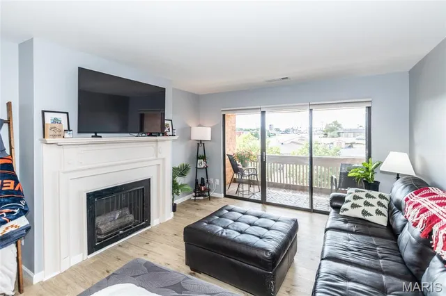 $159,000 | 950 East Rue De La Banque, Unit 317, St. Louis, MO 63141
