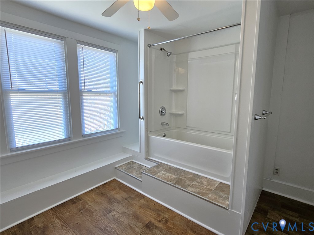 74 Conner Street Dillwyn, VA 23936 - Photo 24 of 46 a bathroom with bathtub and a shower