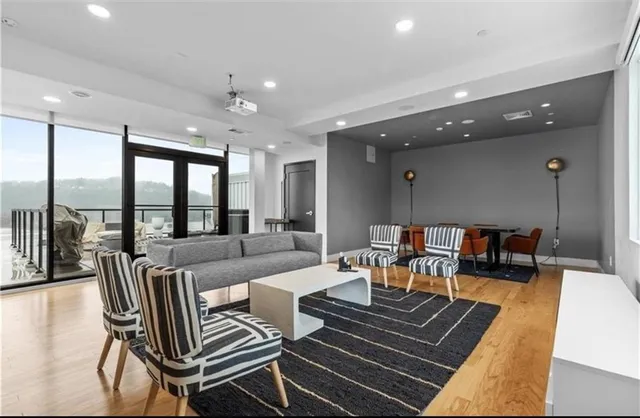 $4,500 | 3725 Butler Street, Unit 209, Pittsburgh, PA 15201