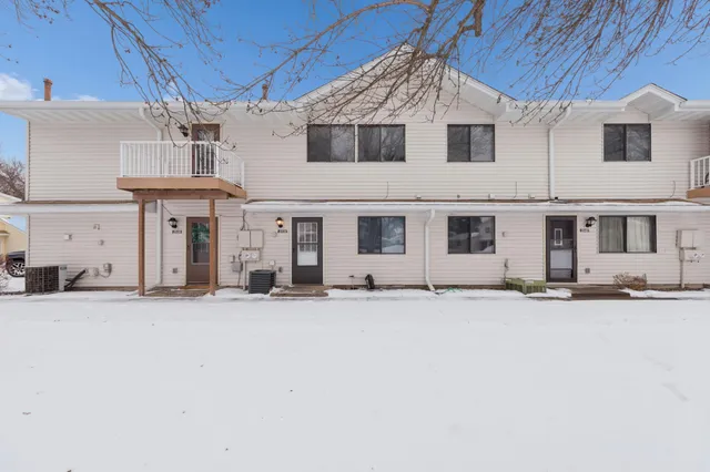 $189,900 | 2538 Brookdale Lane, Brooklyn Park, MN 55444