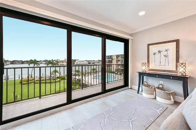 a view of a livingroom with furniture