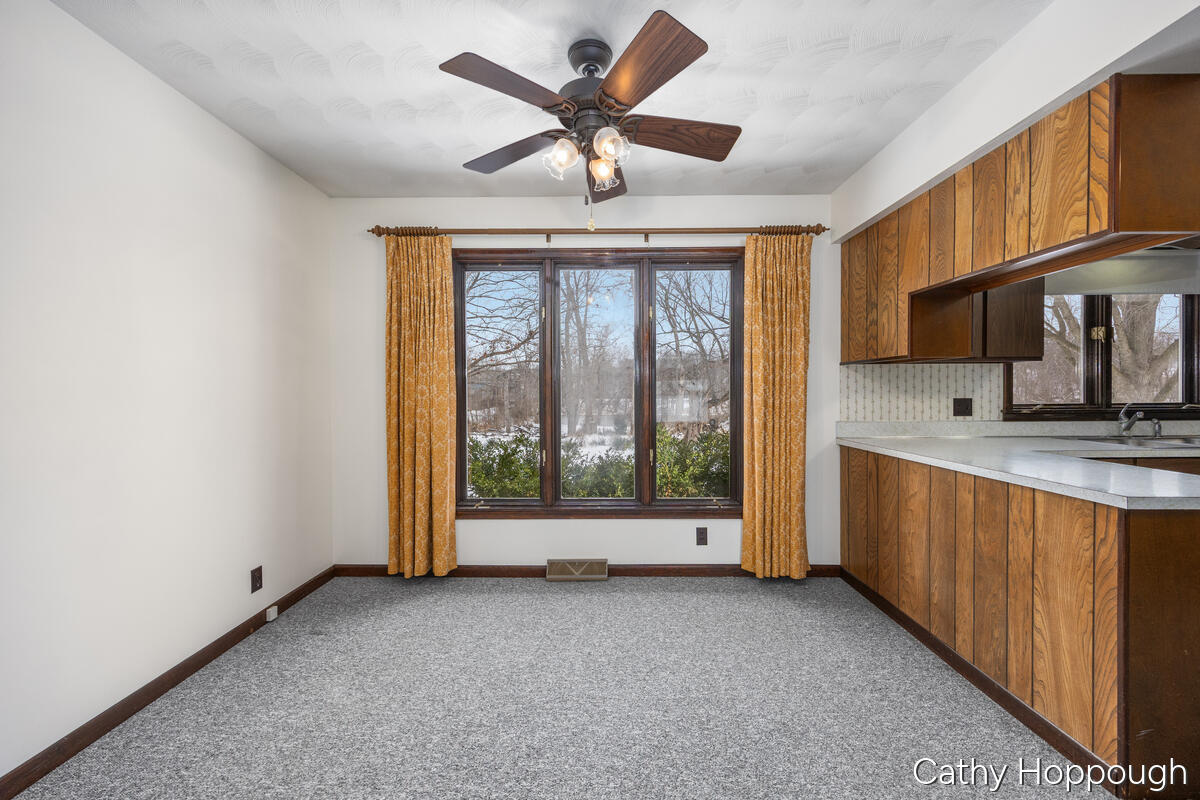 250 Meadowlane Portland, MI 48875 - Photo 11 of 36 250-Meadowlane_011