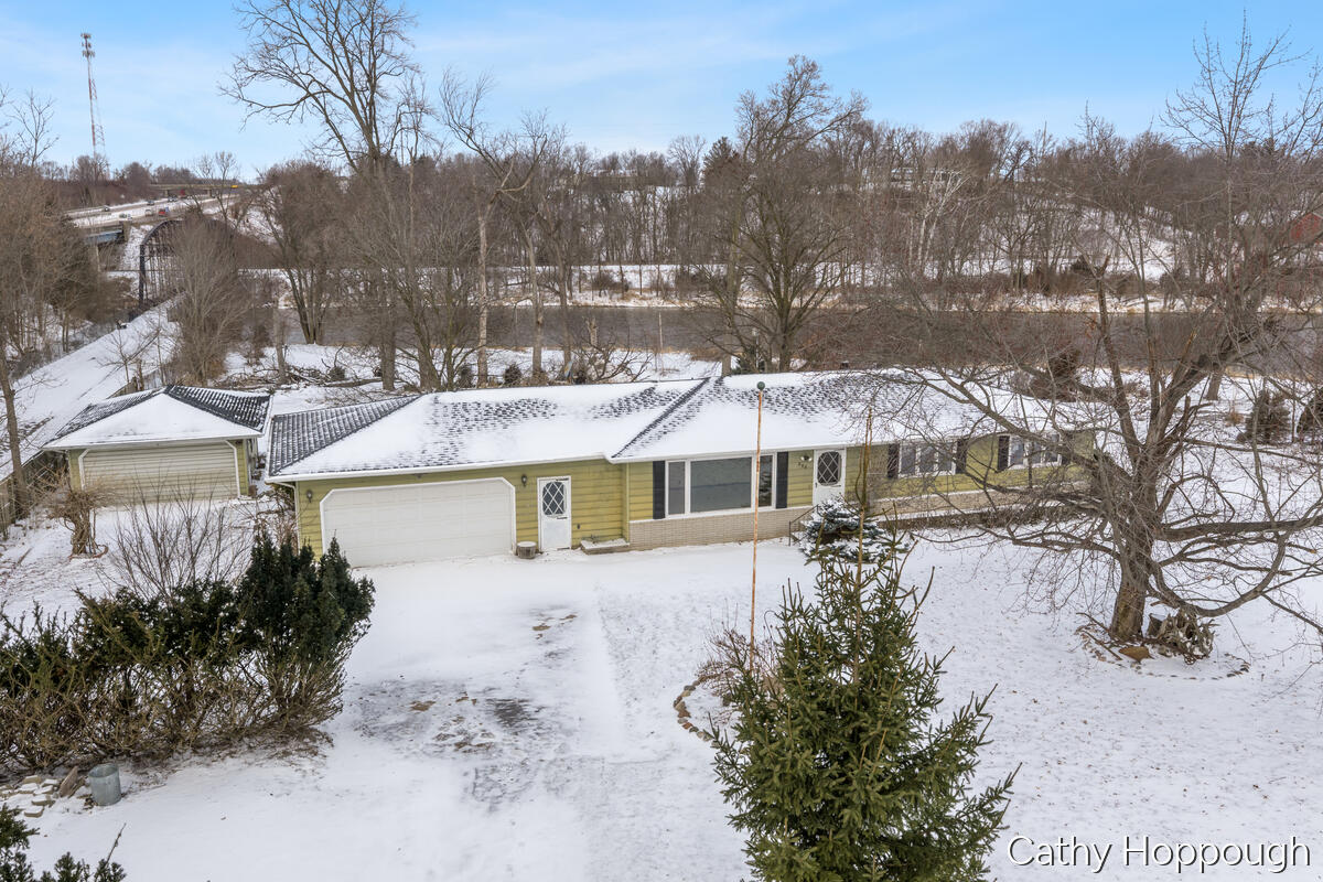 250 Meadowlane Portland, MI 48875 - Photo 31 of 36 250-Meadowlane_201