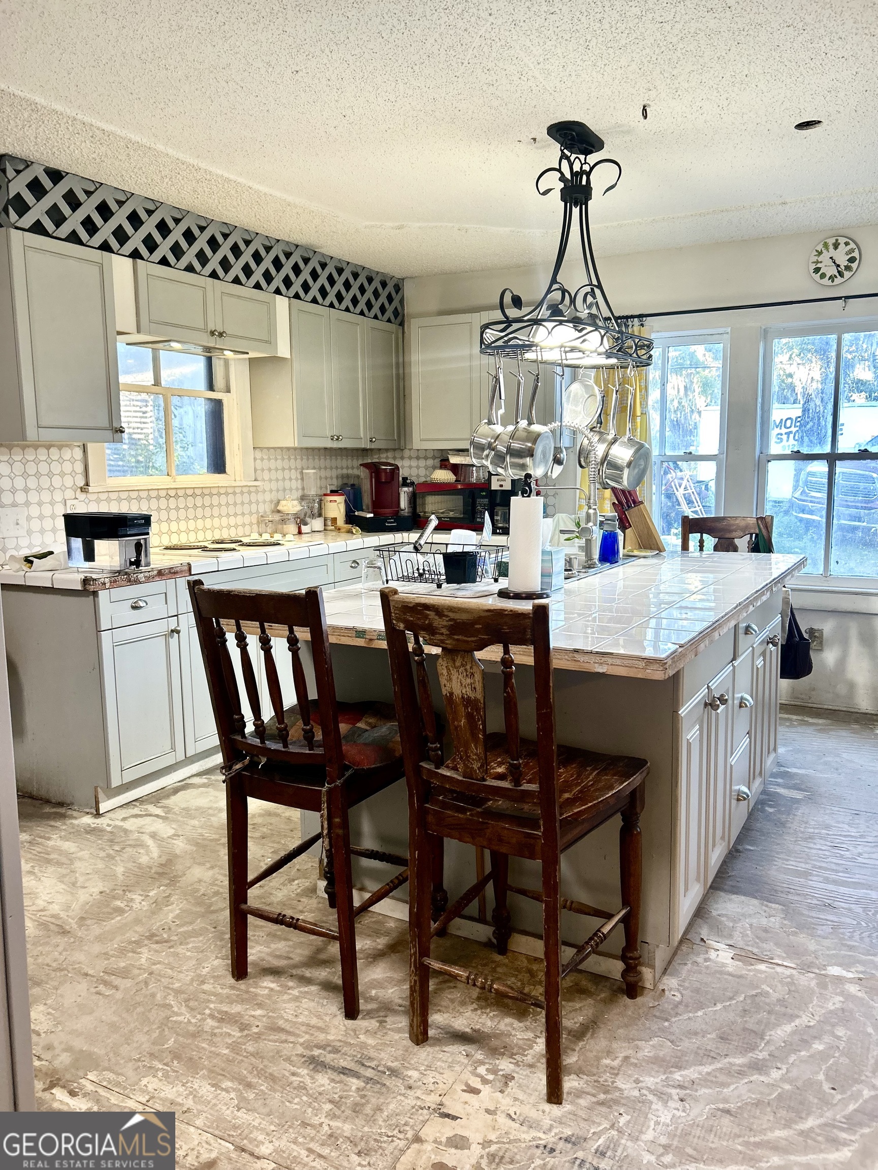 2123 Ellis Street Brunswick, GA 31520 - Photo 9 of 19 a very nice looking dining room with a table and chairs