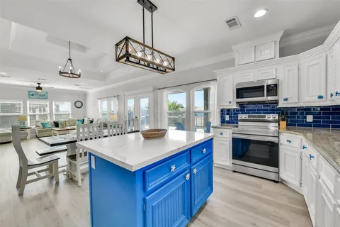 $499,500 | 870 Gulfview Drive, Crystal Beach, TX 77650