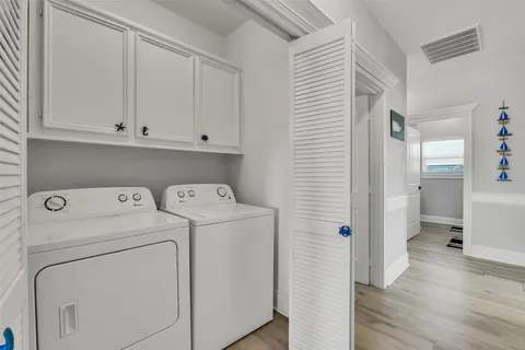 $499,500 | 870 Gulfview Drive, Crystal Beach, TX 77650